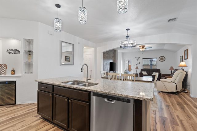 9115 Hidden Oaks DR, Temple, TX 76502