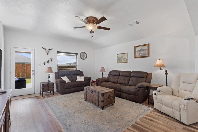 9115 Hidden Oaks DR, Temple, TX 76502