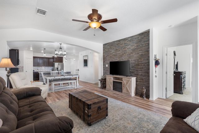 9115 Hidden Oaks DR, Temple, TX 76502