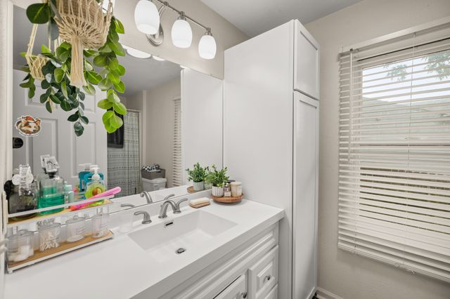 412 E Gray Street, Des Moines, IA 50315