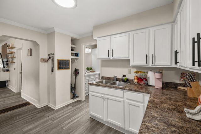412 E Gray Street, Des Moines, IA 50315