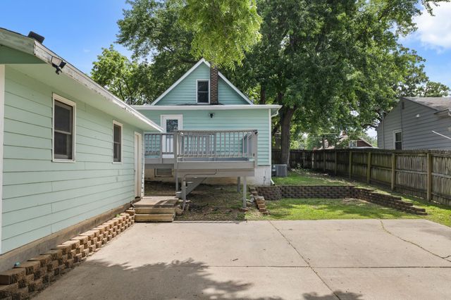 412 E Gray Street, Des Moines, IA 50315