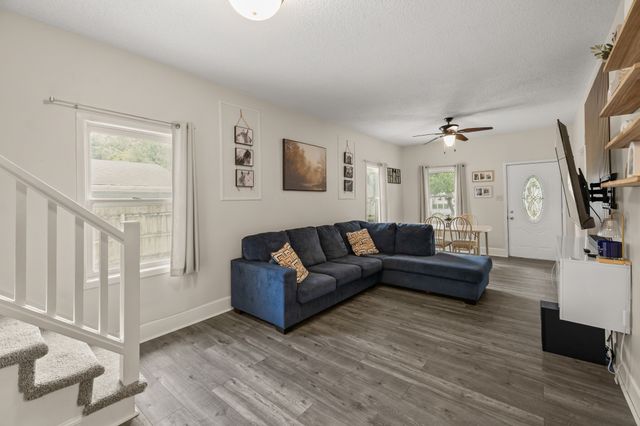 412 E Gray Street, Des Moines, IA 50315