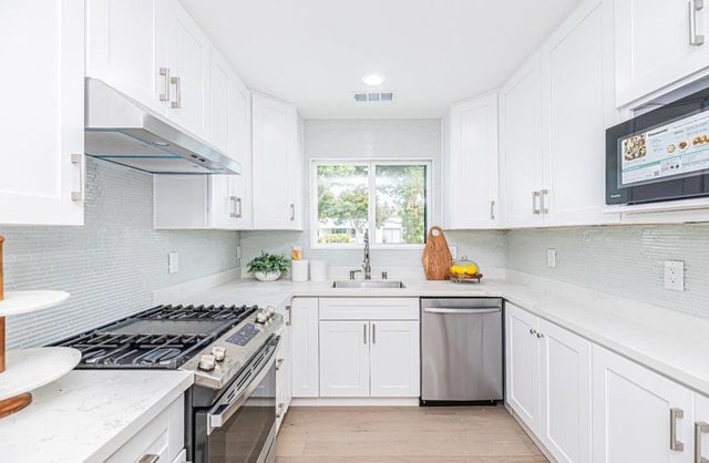 2516 Parkland Court, Santa Clara, CA 95051