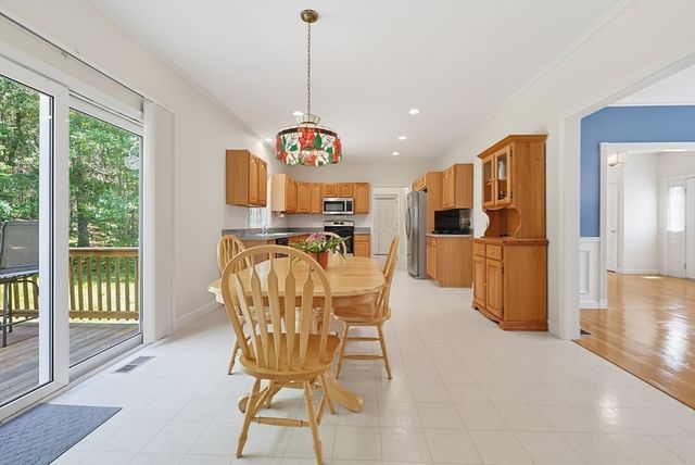 225 Daniels St, Franklin, MA 02038