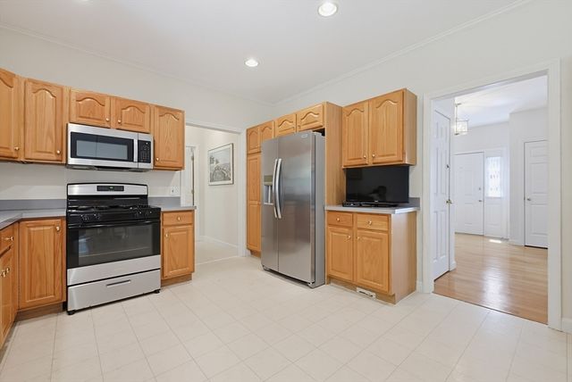 225 Daniels St, Franklin, MA 02038