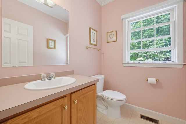 225 Daniels St, Franklin, MA 02038
