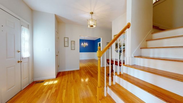 225 Daniels St, Franklin, MA 02038