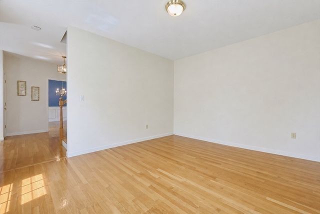 225 Daniels St, Franklin, MA 02038