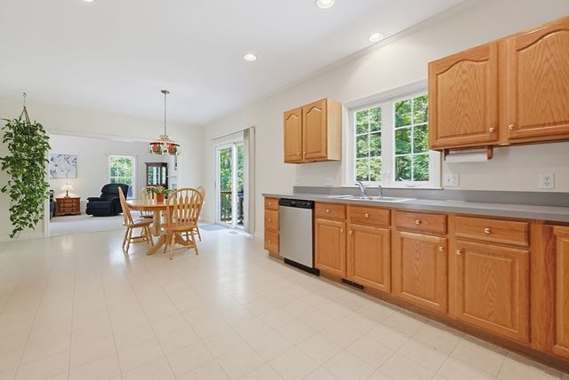 225 Daniels St, Franklin, MA 02038