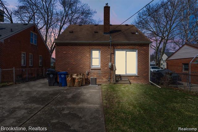 9956 Arnold Street, Redford, MI 48239