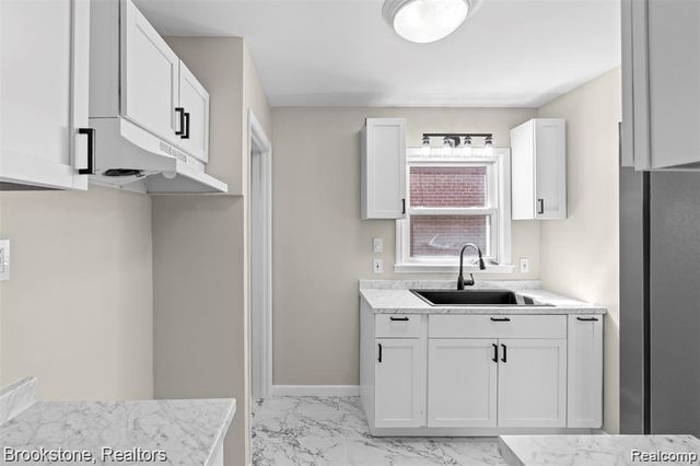 9956 Arnold Street, Redford, MI 48239