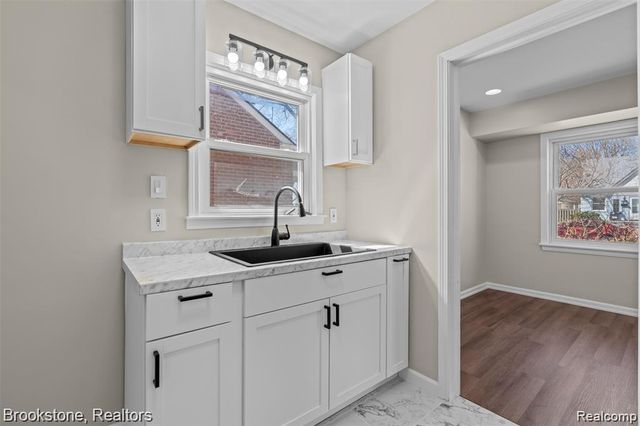 9956 Arnold Street, Redford, MI 48239