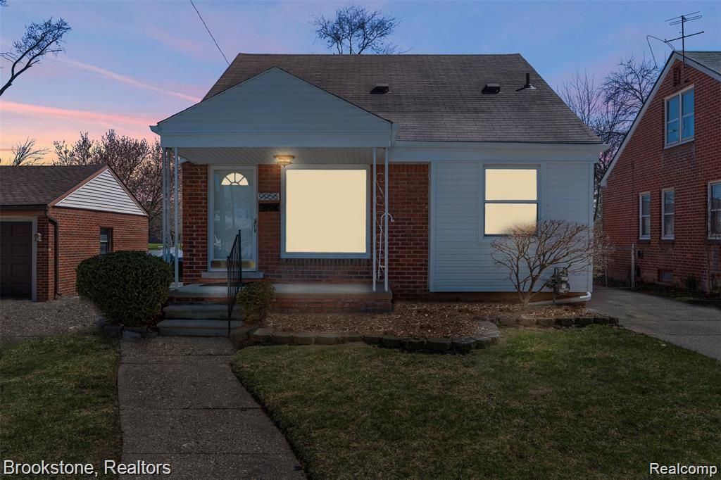 9956 Arnold Street, Redford, MI 48239