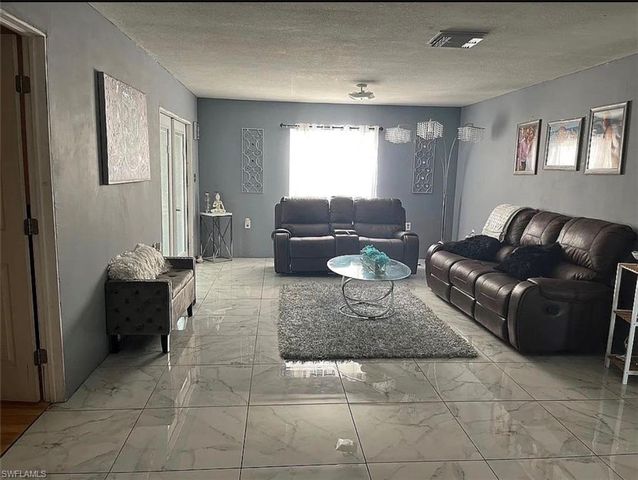 425 Lindero ST, Clewiston, FL 33440