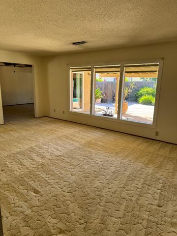 1043 E Adams Ave, Los Banos, CA 93635