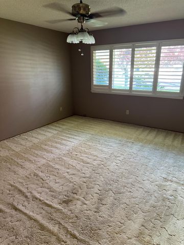 1043 E Adams Ave, Los Banos, CA 93635