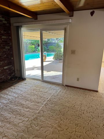 1043 E Adams Ave, Los Banos, CA 93635