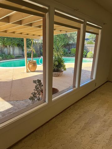 1043 E Adams Ave, Los Banos, CA 93635