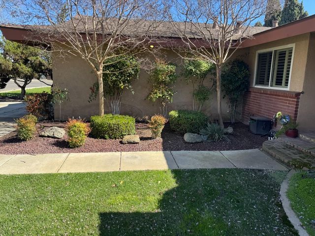 1043 E Adams Ave, Los Banos, CA 93635