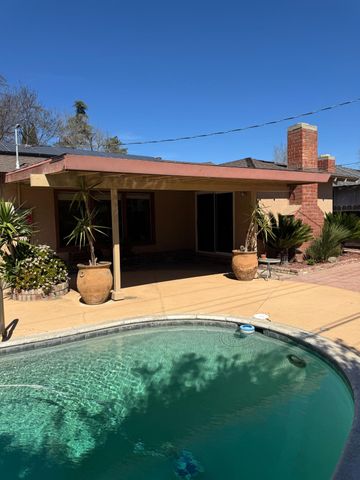 1043 E Adams Ave, Los Banos, CA 93635