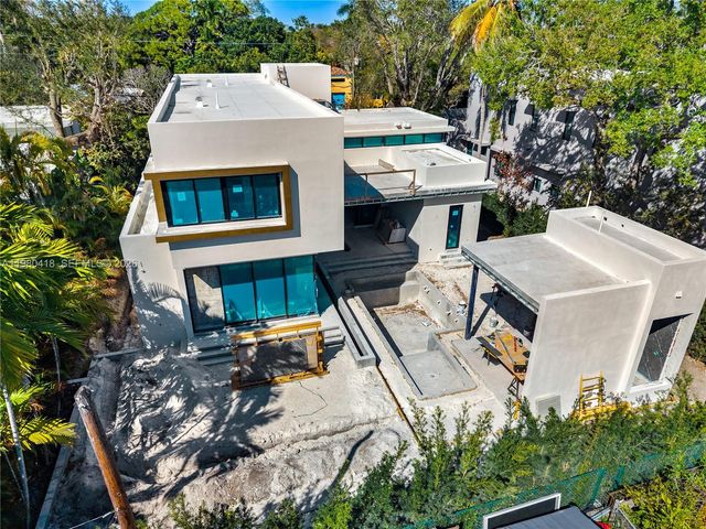 820 NE 111th St, Biscayne Park, FL 33161