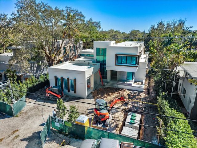 820 NE 111th St, Biscayne Park, FL 33161