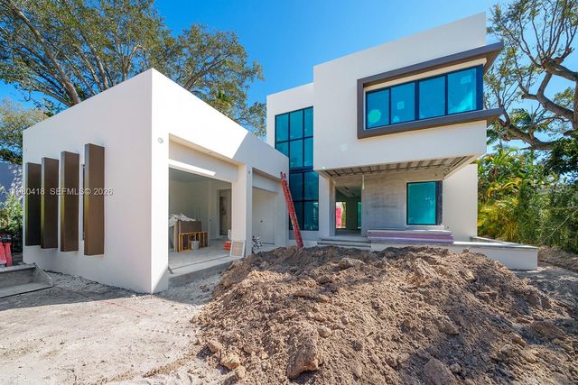 820 NE 111th St, Biscayne Park, FL 33161