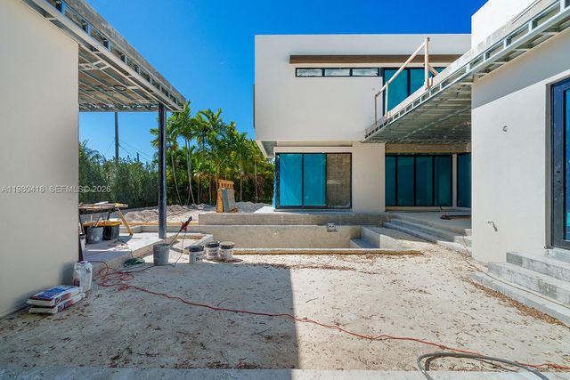 820 NE 111th St, Biscayne Park, FL 33161