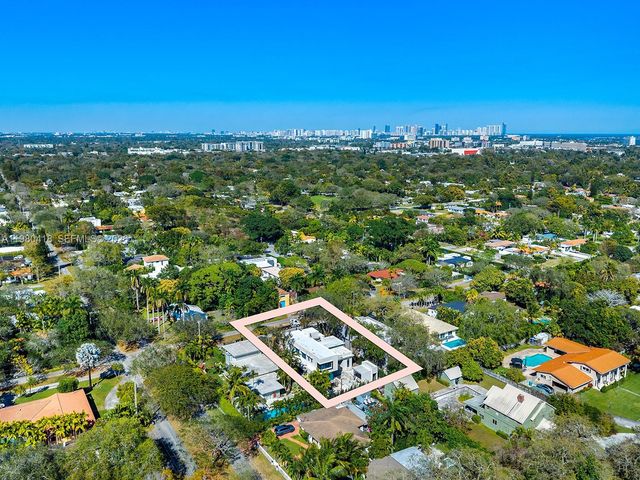 820 NE 111th St, Biscayne Park, FL 33161