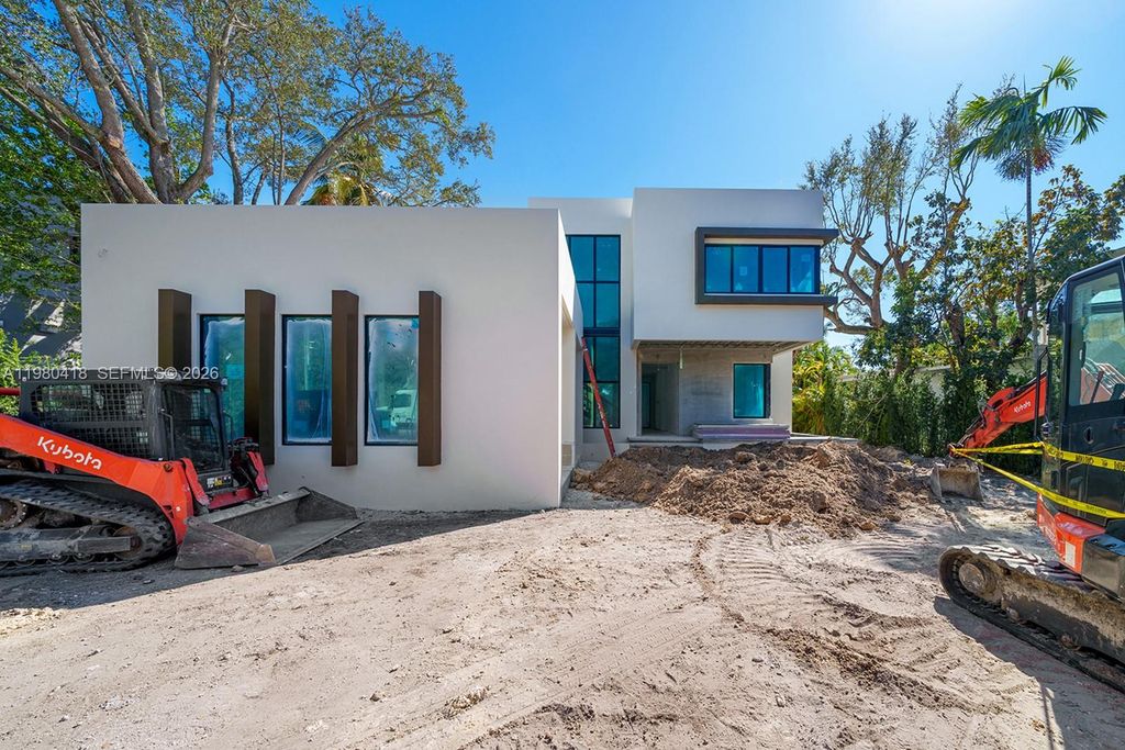 Image 17 of property listing at 820 NE 111th St, Biscayne Park, FL 33161