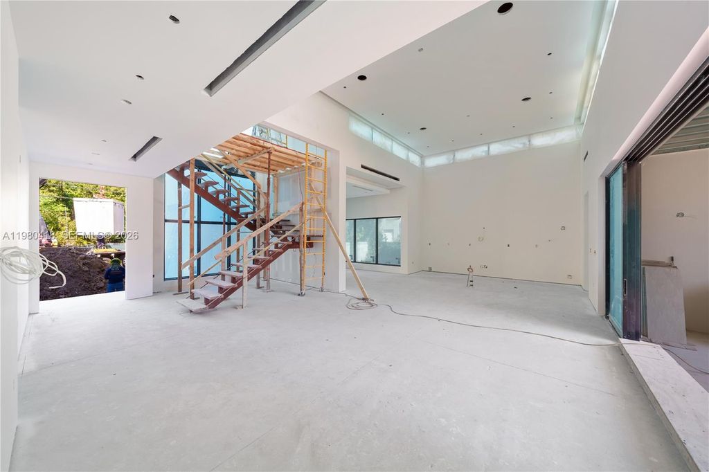 Image 19 of property listing at 820 NE 111th St, Biscayne Park, FL 33161