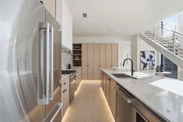 6801 Tyree Street, Dallas, TX 75209