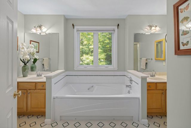 49 Sydney Drive, Essex, VT 05452