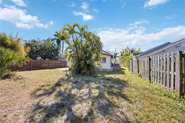 2710 3RD AVENUE W, Bradenton, FL 34205