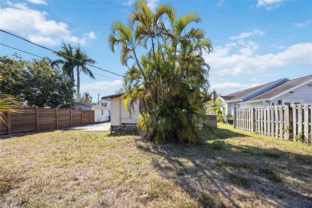 2710 3RD AVENUE W, Bradenton, FL 34205