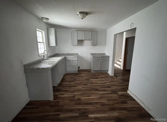 2099 Brady Avenue, Burton, MI 48529