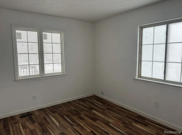 2099 Brady Avenue, Burton, MI 48529