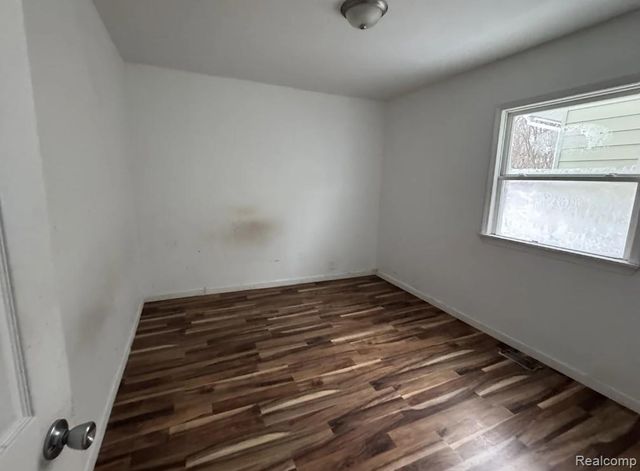 2099 Brady Avenue, Burton, MI 48529