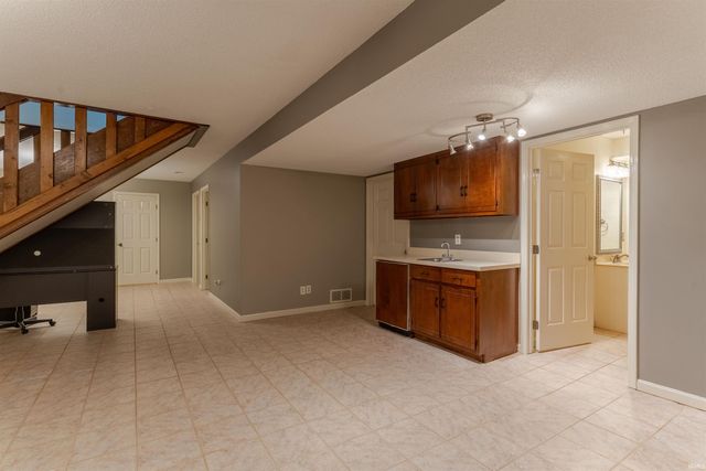 1709 Village Lane, Evansville, IN 47725