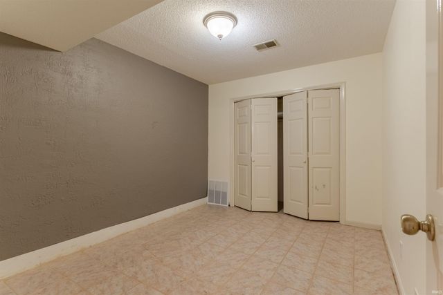 1709 Village Lane, Evansville, IN 47725