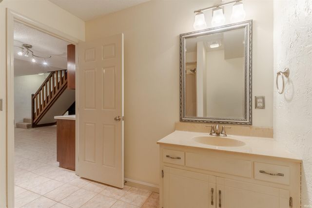 1709 Village Lane, Evansville, IN 47725