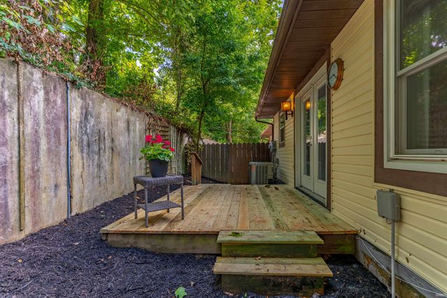 1709 Village Lane, Evansville, IN 47725