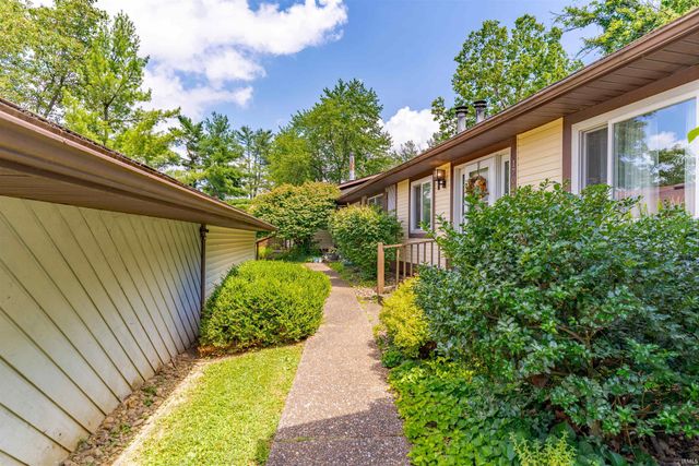 1709 Village Lane, Evansville, IN 47725