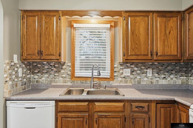 3311 N 72nd Street, Lincoln, NE 68507