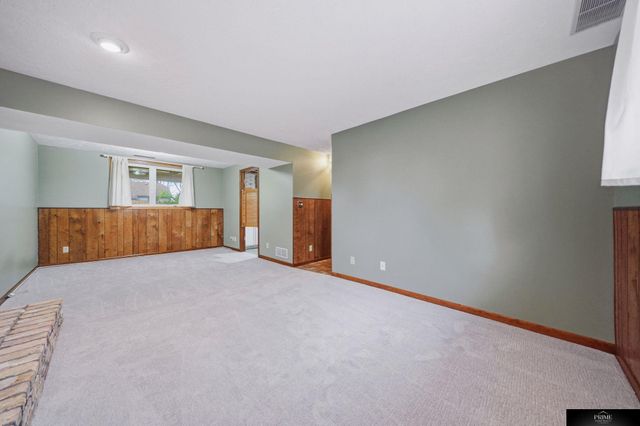 3311 N 72nd Street, Lincoln, NE 68507