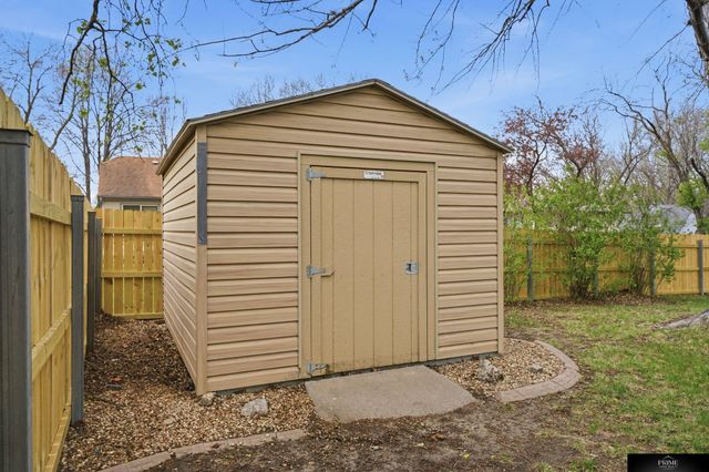 3311 N 72nd Street, Lincoln, NE 68507