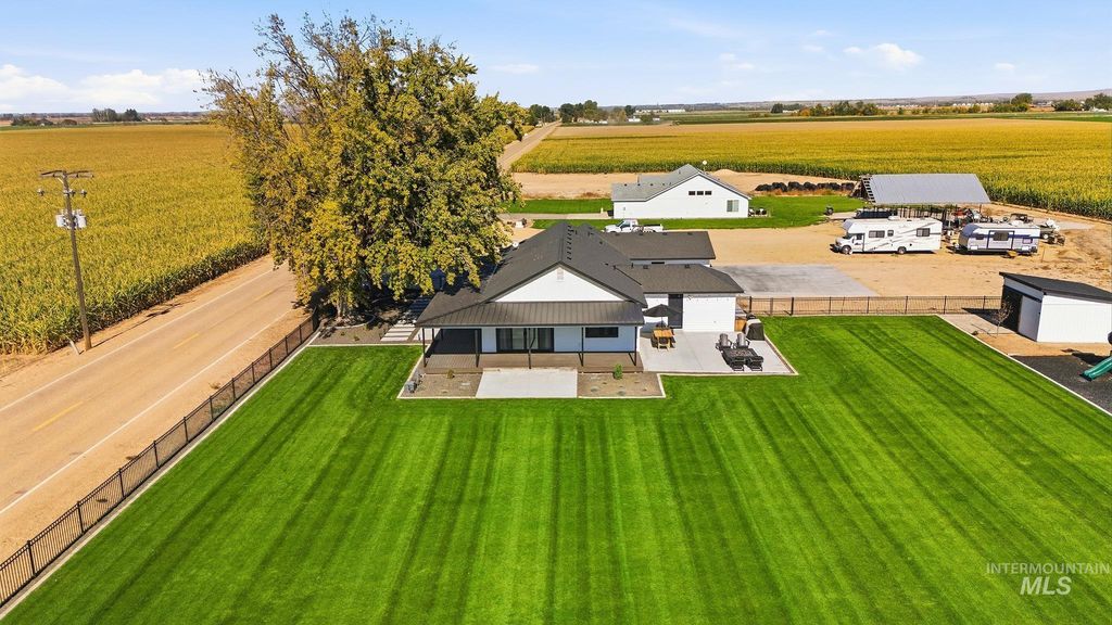 18284 Dean Ln, Nampa, ID 83687 photo 2