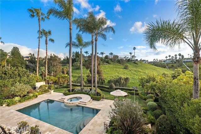 25282 Derbyhill, Laguna Hills, CA 92653