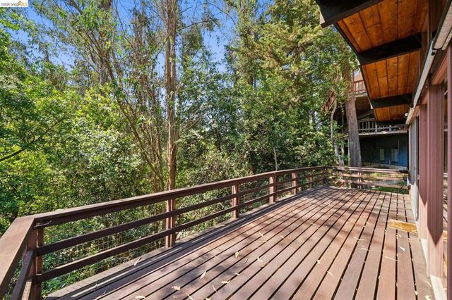 6725 Moore Dr, Oakland, CA 94611